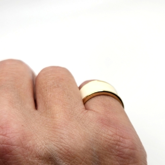 🆓️ FREE ADD ON TO BUNDLE Yellow Gold Cream Enamel Wide Ring Size 4.5 - Picture 3 of 5